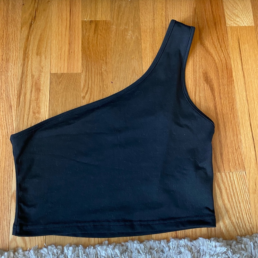 One shoulder crop top